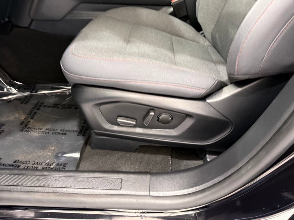 Certified 2025 Ford Explorer Active AWD/4WD image 13