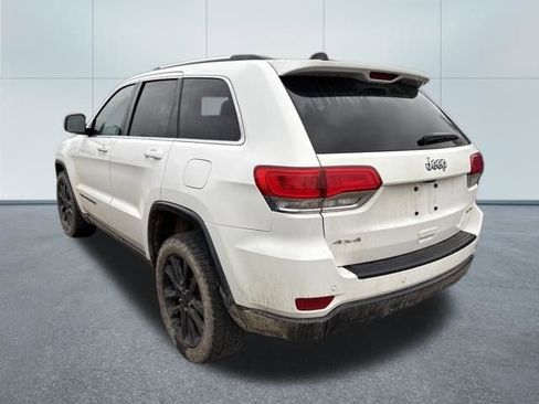 Used 2019 Jeep Grand Cherokee Laredo image 2