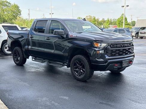 Used 2024 Chevrolet Silverado 1500 Custom Trail Boss AWD/4WD image 2