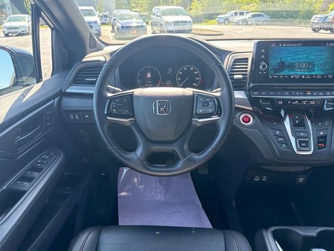 Used 2025 Honda Odyssey Sport-L image 16