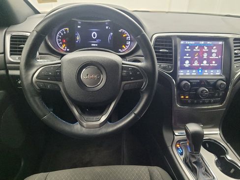 Used 2018 Jeep Grand Cherokee Laredo AWD/4WD image 22