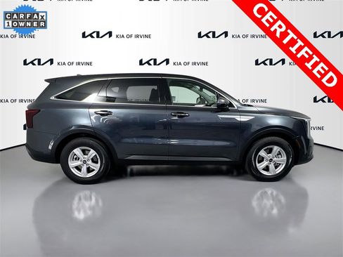 Certified 2024 Kia Sorento LX image 9
