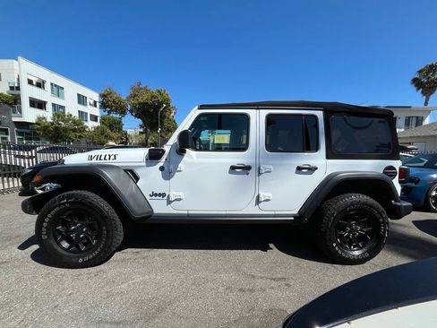 Used 2024 Jeep Wrangler Unlimited AWD/4WD image 9