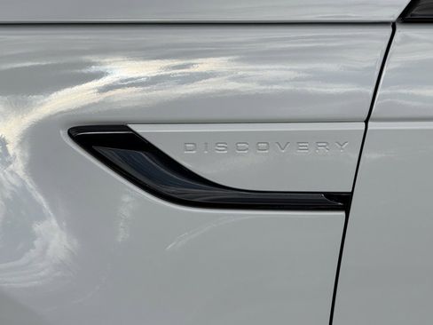 Certified 2025 Land Rover Discovery Dynamic SE image 41