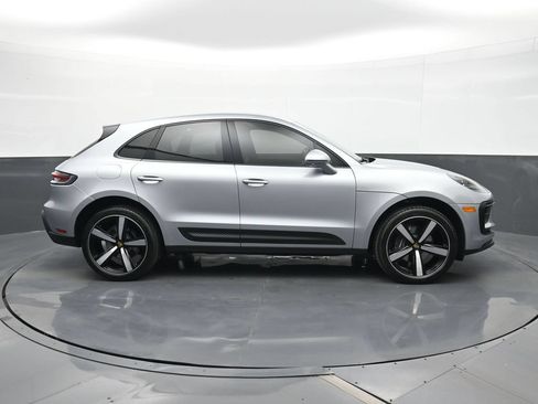 Certified 2025 Porsche Macan AWD/4WD image 24