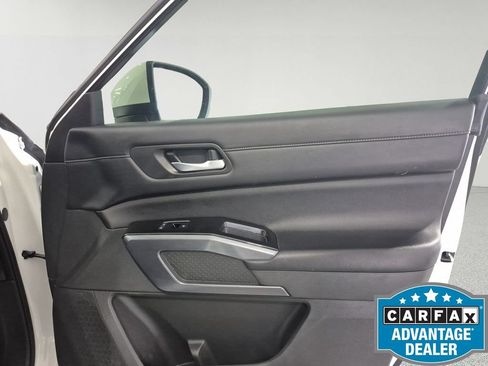 Used 2023 Nissan Pathfinder SL FWD image 24