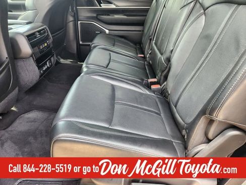 Used 2023 Jeep Wagoneer Series II image 30