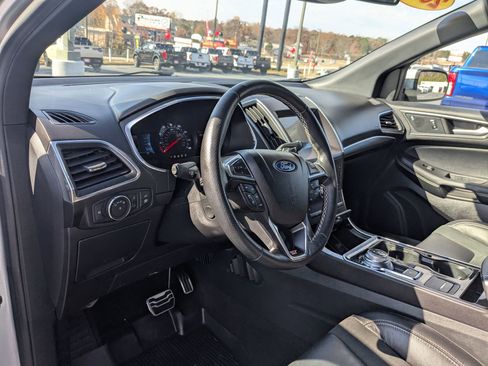 Used 2020 Ford Edge ST image 13