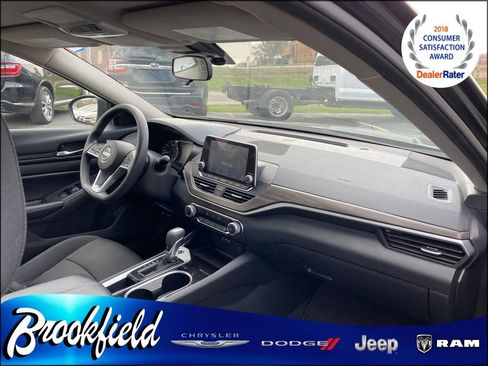 Used 2024 Nissan Altima 2.5 SV image 29