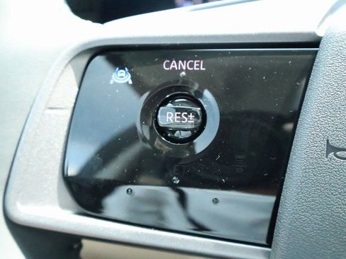 New 2025 Nissan Murano SL image 11