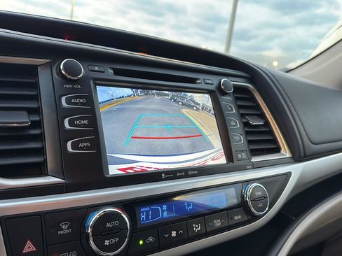 Certified 2017 Toyota Highlander XLE image 23