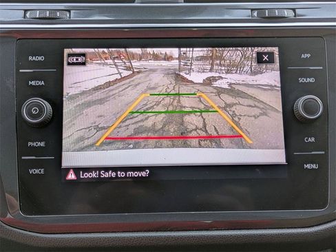 Used 2022 Volkswagen Tiguan SE image 22