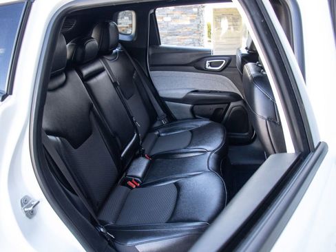 Used 2024 Jeep Compass Latitude AWD/4WD image 23