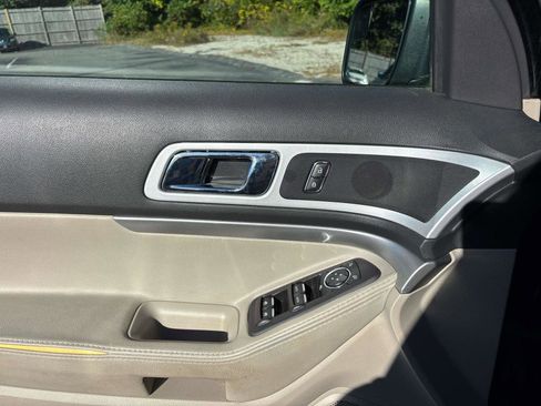 Used 2012 Ford Explorer XLT image 16