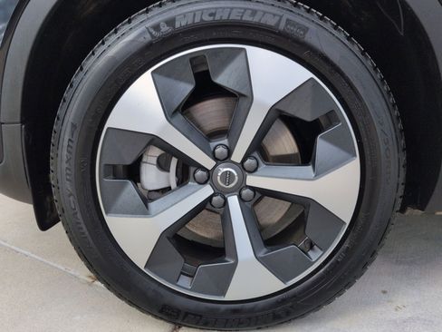 Certified 2025 Volvo XC40 B5 Plus image 12