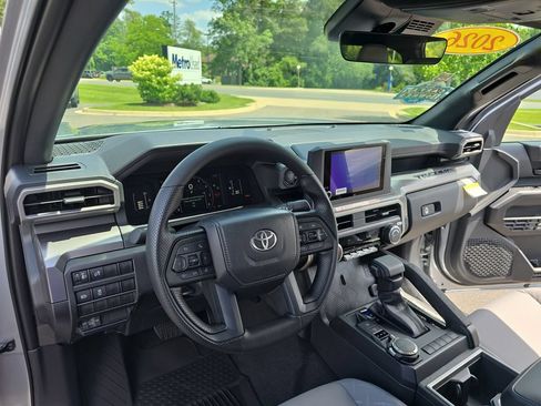 Used 2026 Toyota Tacoma SR5 AWD/4WD image 18