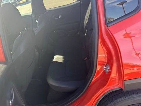 Used 2017 Jeep Renegade Altitude image 12