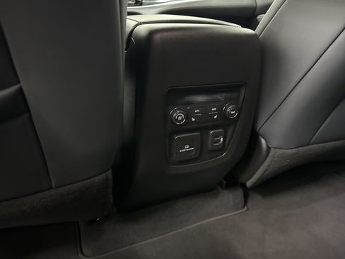 Used 2024 Buick Enclave Premium image 59