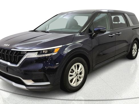 Used 2022 Kia Carnival LX FWD image 2