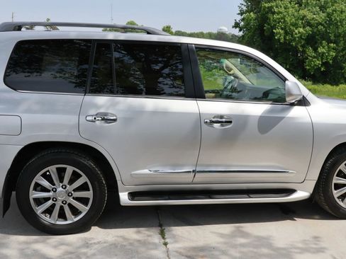 Used 2011 Lexus LX 570 4WD image 9