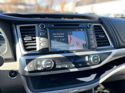 Used 2017 Toyota Highlander XLE image 25