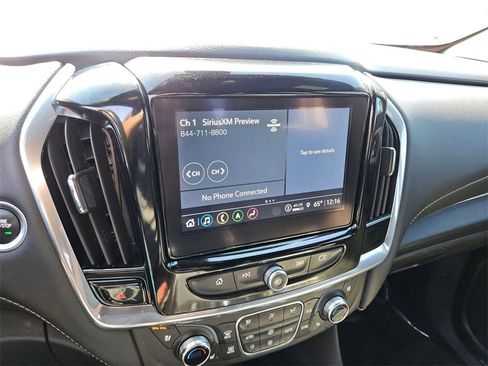 Used 2022 Chevrolet Traverse Premier image 21