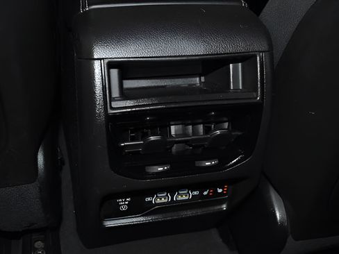 Used 2023 Jeep Grand Cherokee Limited AWD/4WD image 15