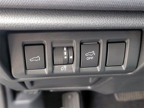 Used 2022 Subaru Outback Premium image 31