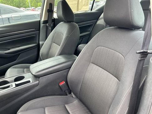Used 2025 Nissan Altima 2.5 SV FWD image 32