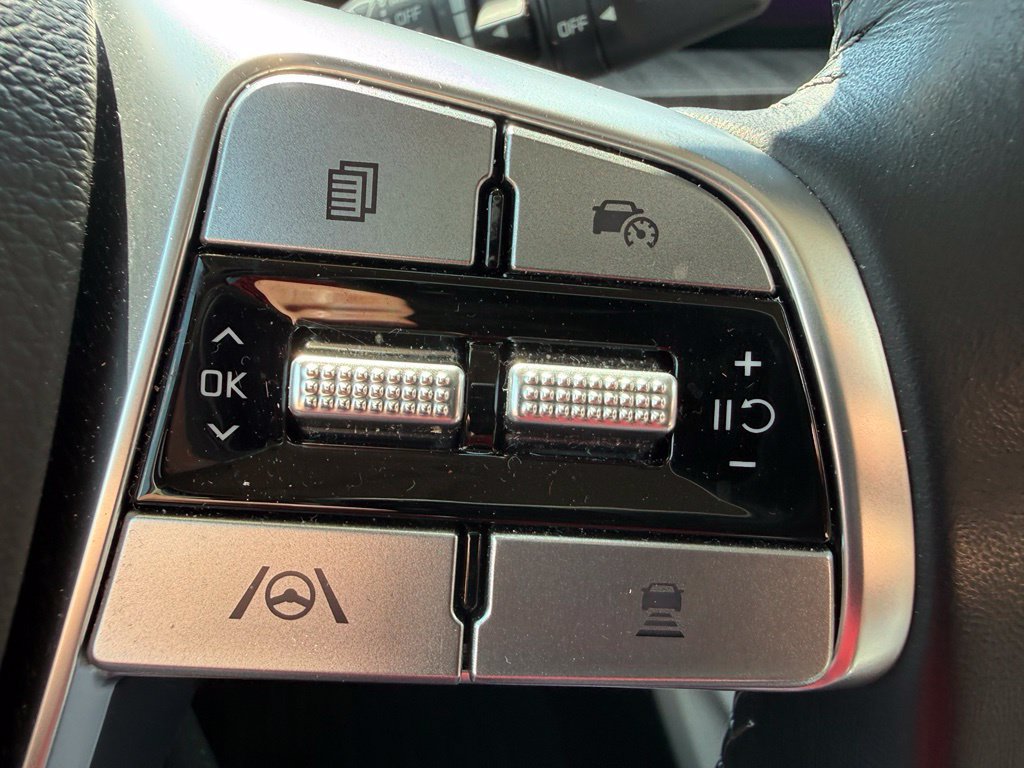 Used 2025 Kia Telluride SX w/ SX Captain's Chair Package FWD image 15