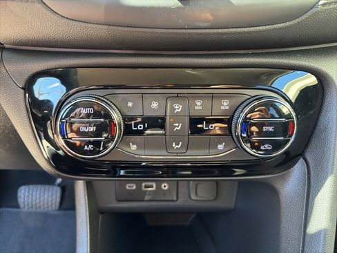 Used 2022 Buick Encore GX Select image 16