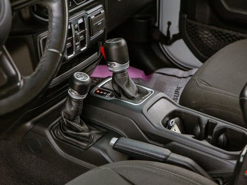 Used 2021 Jeep Gladiator Sport image 14