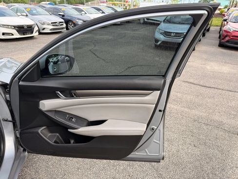 Used 2018 Honda Accord LX image 17