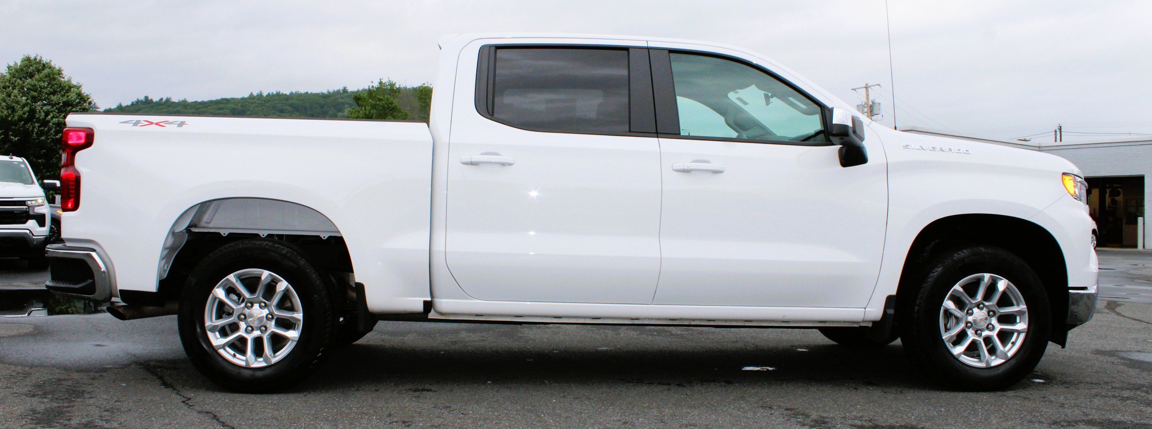 Used 2025 Chevrolet Silverado 1500 LT AWD/4WD image 6