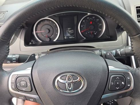 Used 2017 Toyota Camry SE w/ Moonroof Package FWD image 22