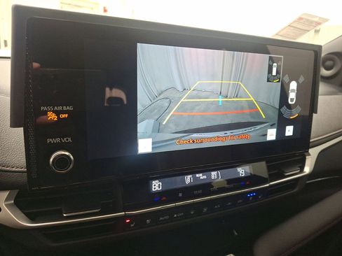 Certified 2025 Toyota Sienna Limited image 15