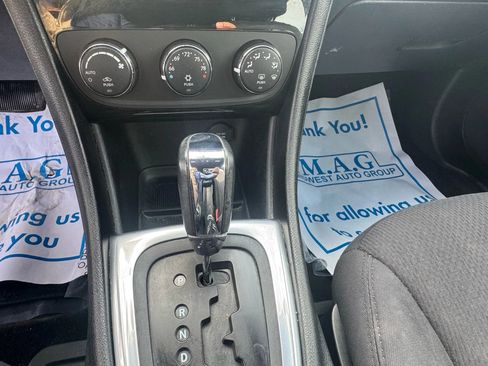 Used 2013 Chrysler 200 Touring image 17