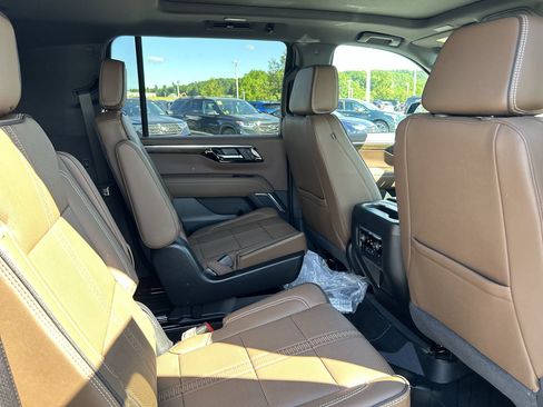 New 2026 Chevrolet Suburban High Country w/ Sun And Tow Package AWD/4WD image 18