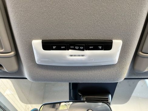 Used 2025 Nissan Versa SV FWD image 16