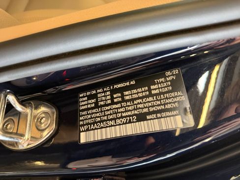 Used 2022 Porsche Macan AWD/4WD image 35