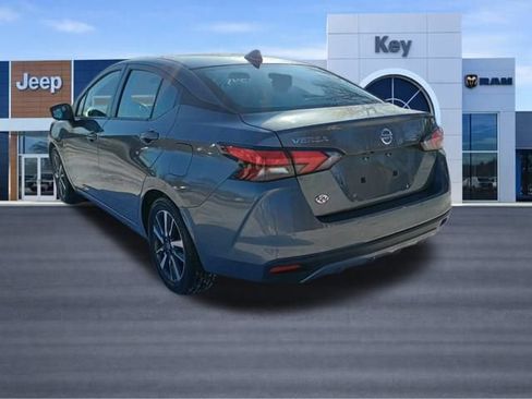 Used 2021 Nissan Versa SV FWD image 3