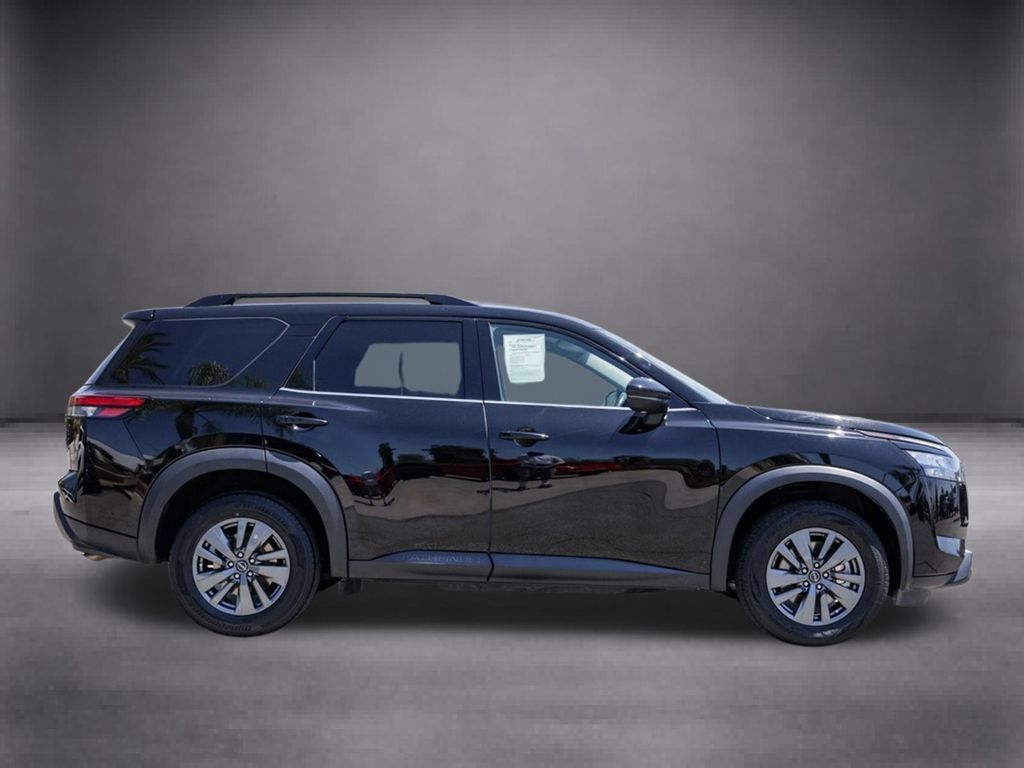 Used 2024 Nissan Pathfinder SV FWD image 3