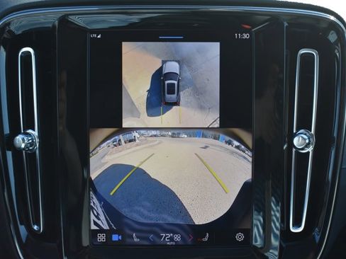 Used 2025 Volvo XC40 B5 Plus image 27