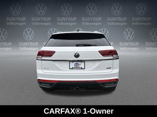 Used 2022 Volkswagen Atlas Cross Sport SE w/ Black Wheel Package video 4