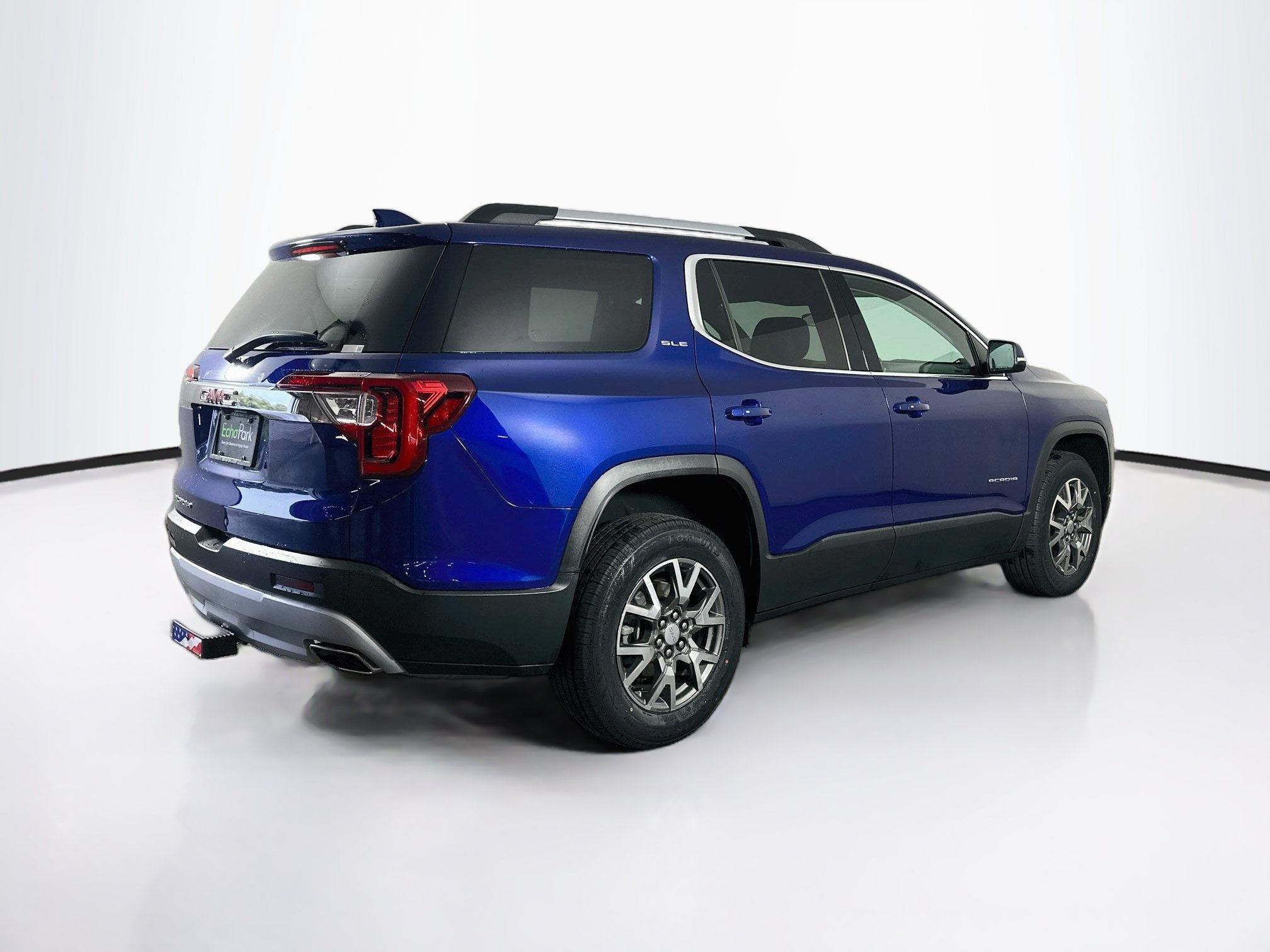 Used 2023 GMC Acadia SLE w/ Driver Convenience Package FWD image 9
