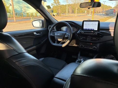 Used 2025 Ford Escape ST-Line image 24