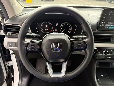 Used 2025 Honda Pilot EX-L image 15