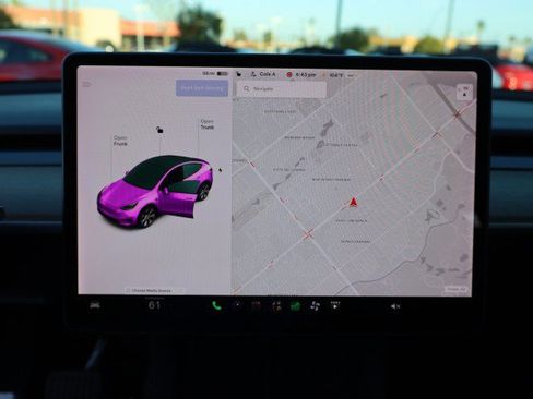 Used 2021 Tesla Model Y Long Range AWD/4WD image 27