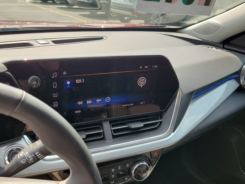 Used 2025 Chevrolet Trax LT w/ Driver Confidence Package FWD image 32