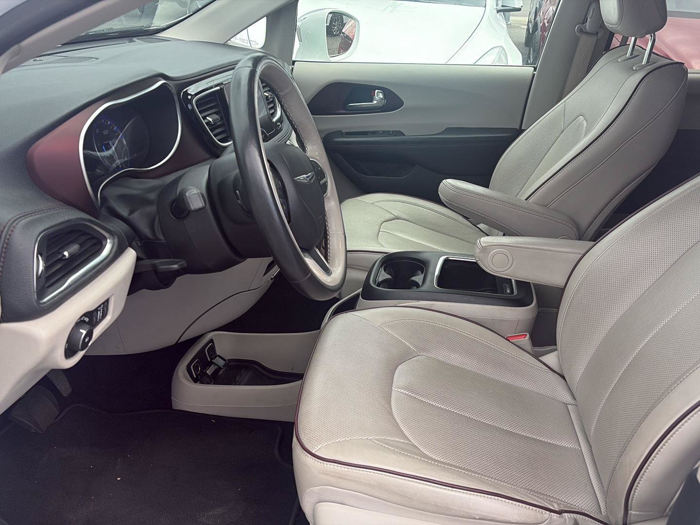 Used 2020 Chrysler Pacifica Limited FWD image 10
